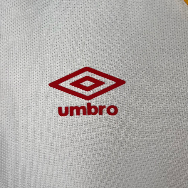 Camisa Rayo Vallecano I 25/26 - Torcedor Umbro Masculina - Branca com detalhes em vermelho e amarelo