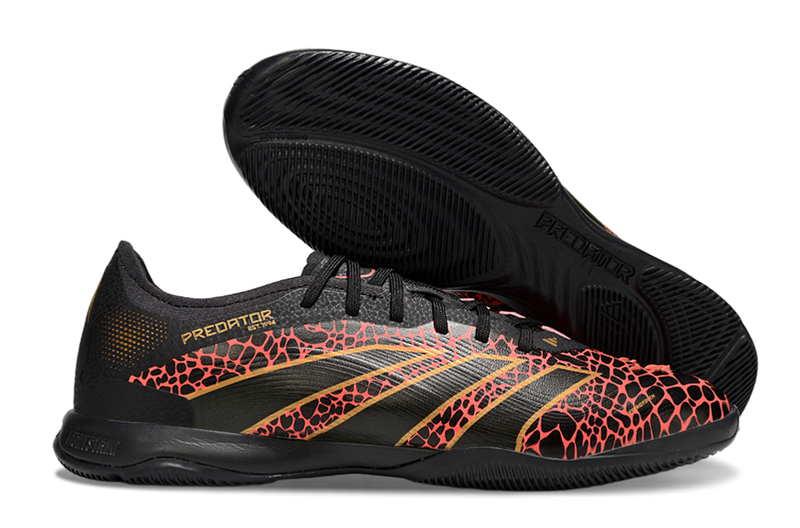 Chuteira de Futsal Adidas Predator Elite IC - Preto com detalhes laranjado