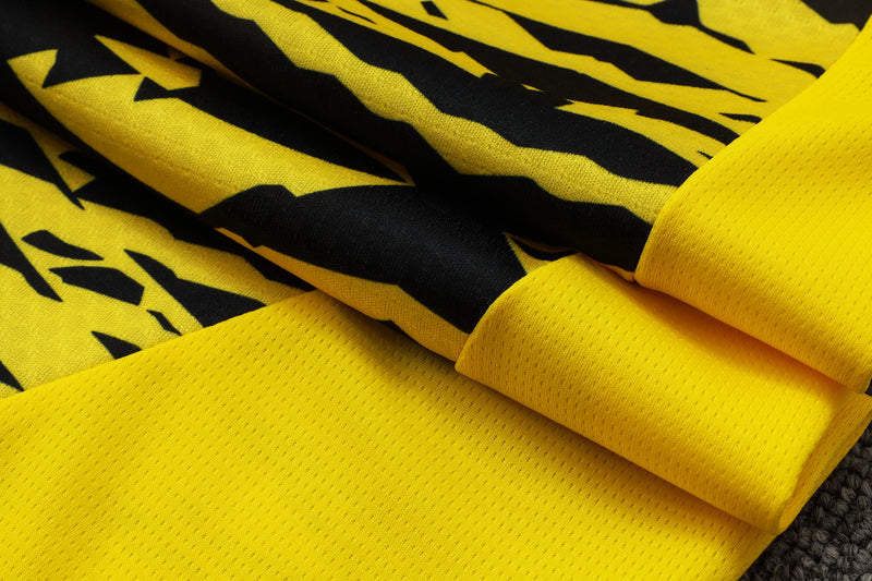 Conjunto Borussia Dortmund Treino 24/25 - Masculino Puma - Preto e com detalhes em amarelo