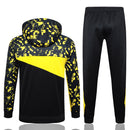 Conjunto Borussia Dortmund Treino 23/24 - Masculino Puma - Preto e com detalhes em amarelo