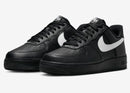 Nike Air Force 1 '07 Low - unissex - Preto/Branco