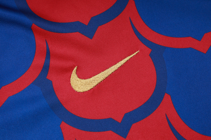 Conjunto Barcelona Treino Camisa manga curta + short 24/25 - Masculino Nike - vermelha e azul