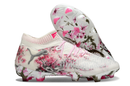 Chuteira de Campo Puma Future 8 Ultimate FG - Branco/rosa