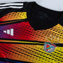 Camisa Benfica Pré-Jogo 23/24 - Torcedor Adidas Masculina - Preta com detalhes em amarelo e vermelho e azul
