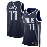 Camisa NBA Luka Dončić - Dallas Mavericks - 2023 Edição de Impacto - Azul Marinho