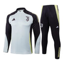 Conjunto Juventus Treino 25/26 - Masculino Adidas - Cinza e preto com detalhes em amarelo