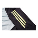 Conjunto Juventus Treino 25/26 - Masculino Adidas - Cinza e preto com detalhes em amarelo