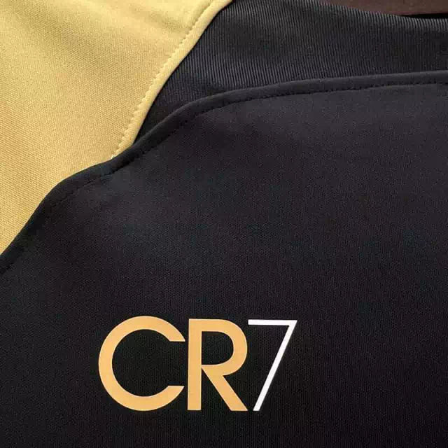 Camisa Sporting CP III 23/24 - Torcedor Nike Masculina - Preta com detalhes em dourado